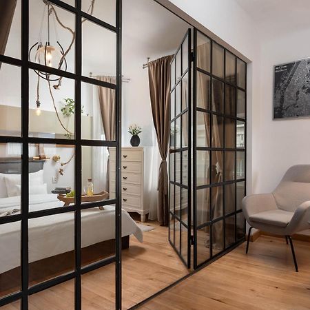 Downtown Home With Terrace By Urbanesq Boekarest Buitenkant foto