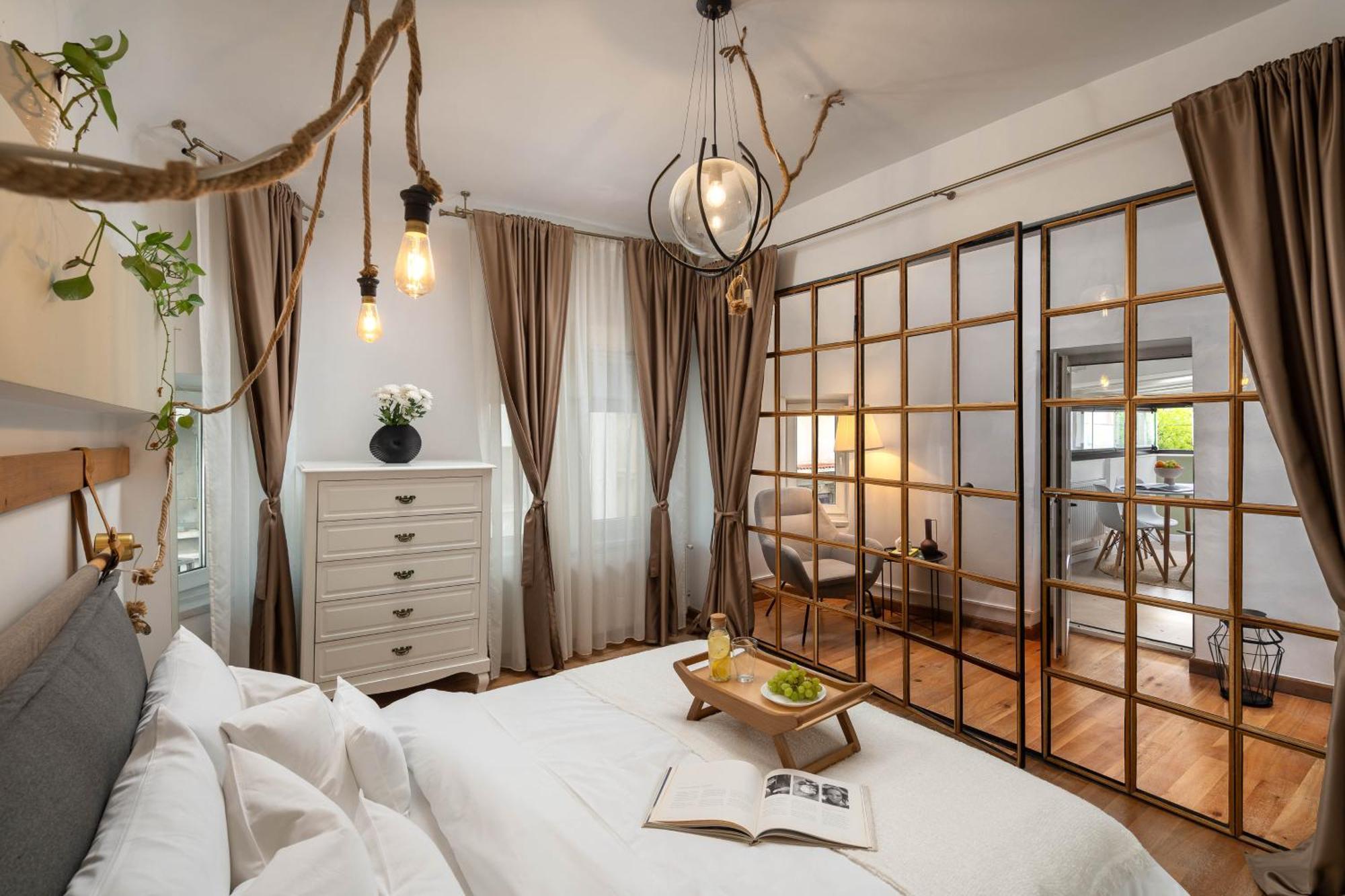 Downtown Home With Terrace By Urbanesq Boekarest Buitenkant foto