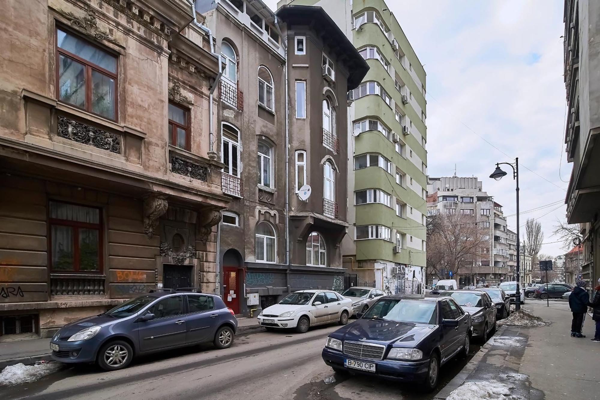 Downtown Home With Terrace By Urbanesq Boekarest Buitenkant foto